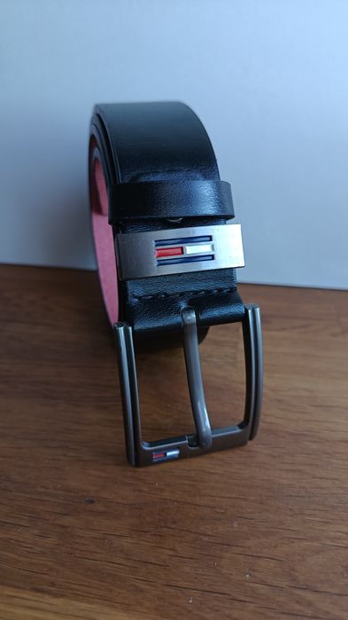 Czarny pasek z logo Tommy