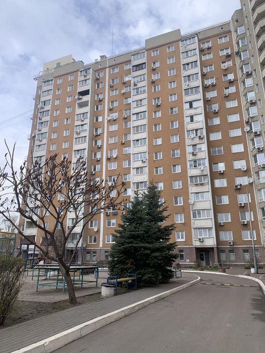 Продам однокімнатну  Смілянська 15 Соломʼянський рай.
