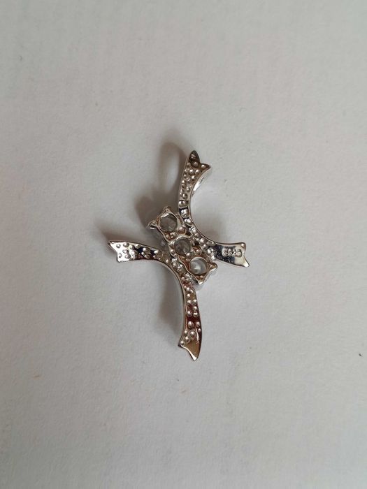 Delikatny krzyżyk z cyrkoniami Sterling Silver 925 Rodowany