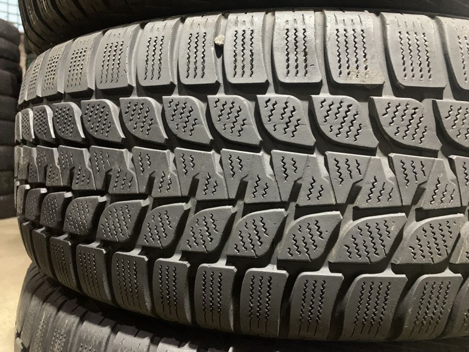 Шини б/у зима 235/60 R17 Bridgestone LM-25 4x4