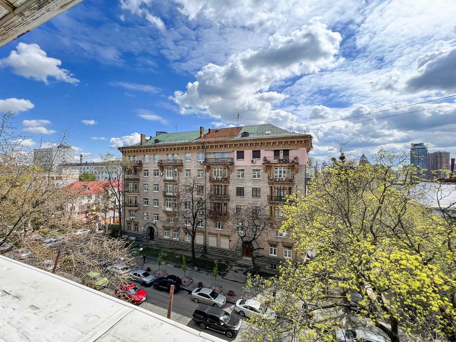 Продаж 3к квартири в Києві, Богомольця вул., 7/14 Без комісії