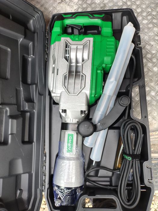 "Оренда/Прокат потужного відбійного молотка APRO DH2300 у Чернівцях**