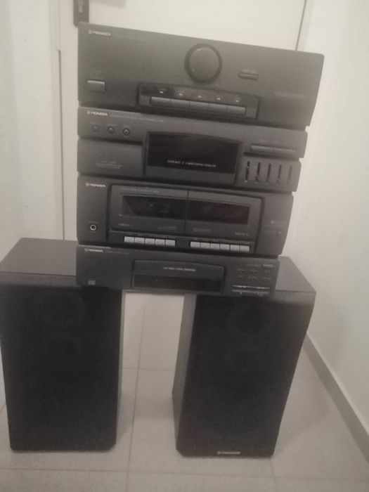 Aparelhagem PIONEER com comando e colunas