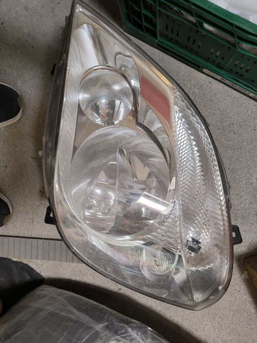Sprinter Farol esquerdo 75€