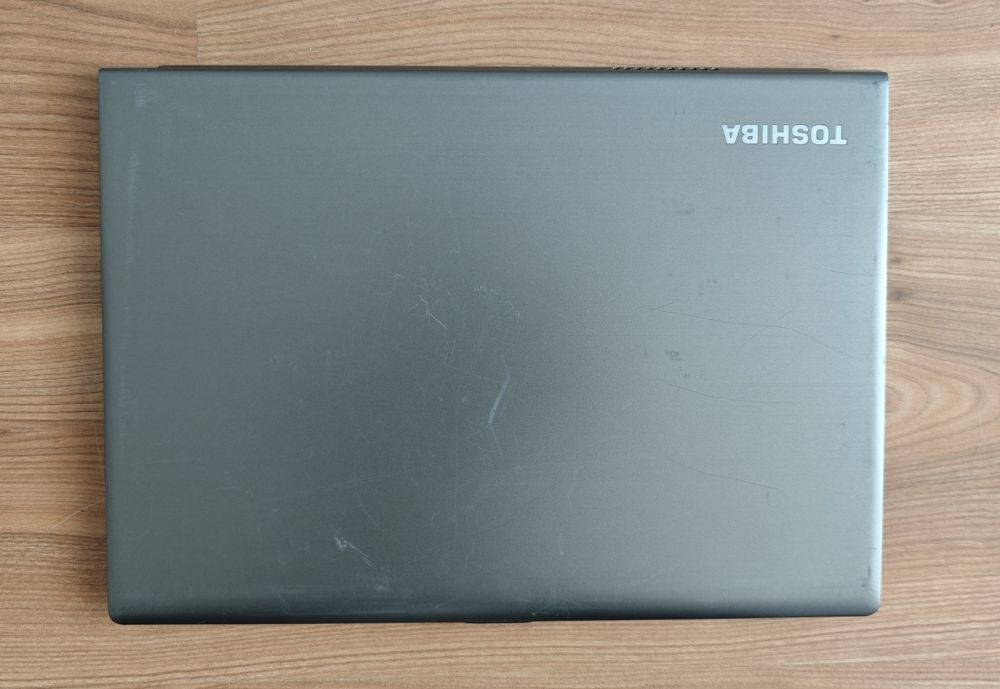 Lekki ultrabook Toshiba 13" z dotykowym ekranem, Intel Core i5, 12 GB RAM DDR4, SSD NVMe PCIe 512GB, Windows11
