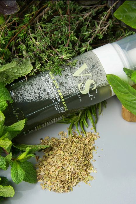 Графічний дизайнер•листівки•наліпки•візитівки•етикетки•реклама