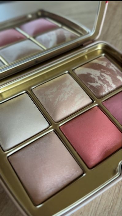 Hourglass palette