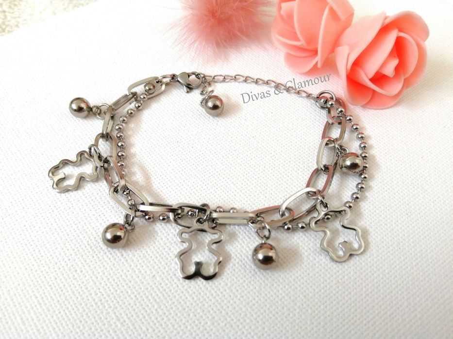 Vários modelos de pulseiras no anúncio