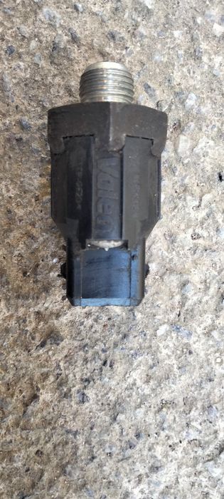 Продам оригінал датчик детонации Рено Логан 1.4 бензин