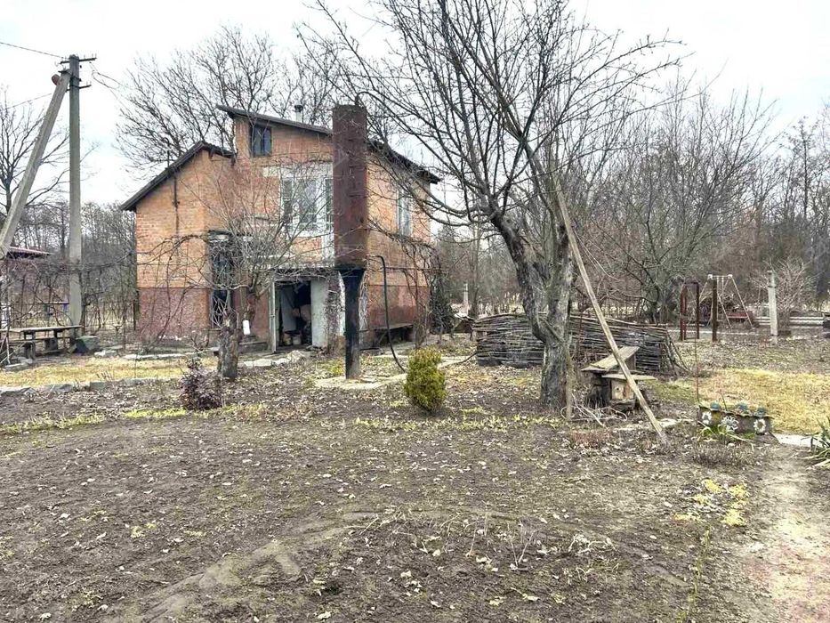 Дача на Вакуленцях, поруч річка та сосновий ліс
