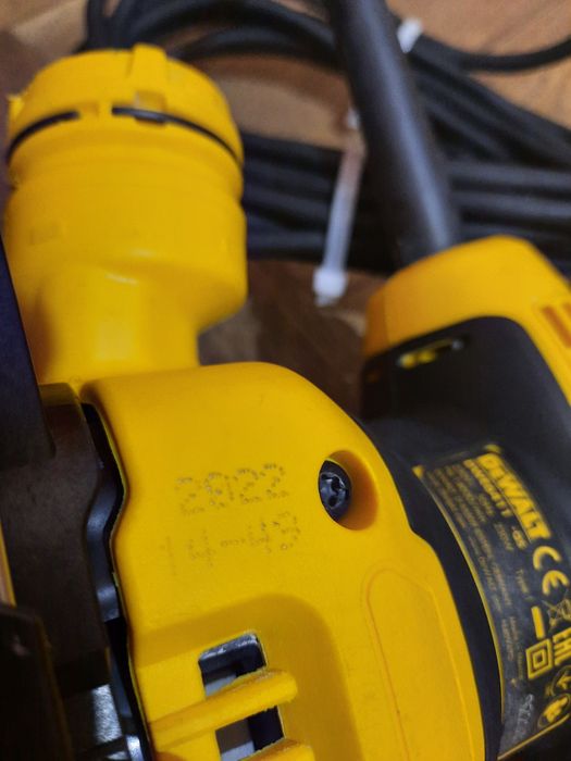 Made in Mexico!!Шліфмашина вібраційна мережева DeWALT DWE6411,230вт