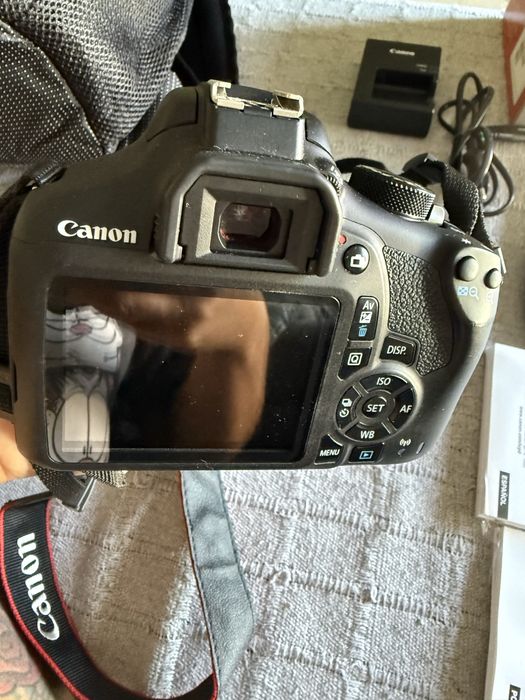 Maquina Canon EOS 1300 D