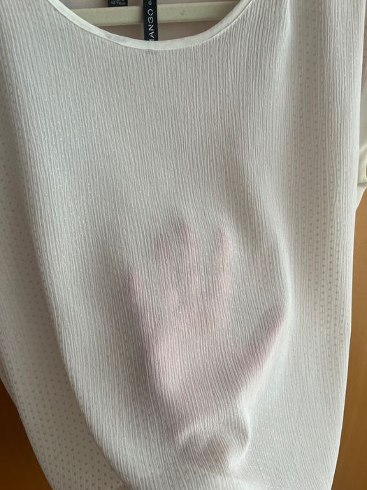 Blusa Branca com um tecido leve
