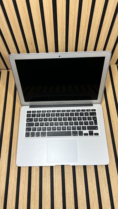 Продам MacBook Air 13” (2017)