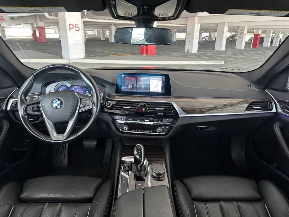 BMW 530e      2020