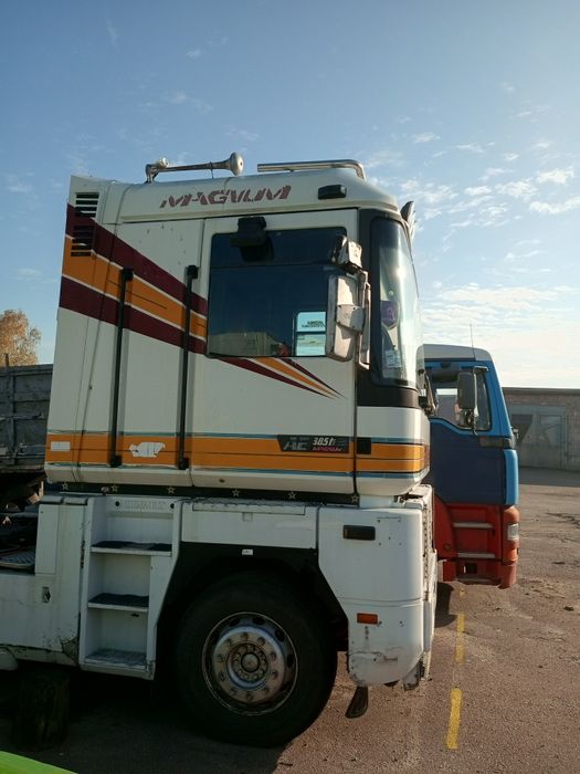 Продам машину тягач