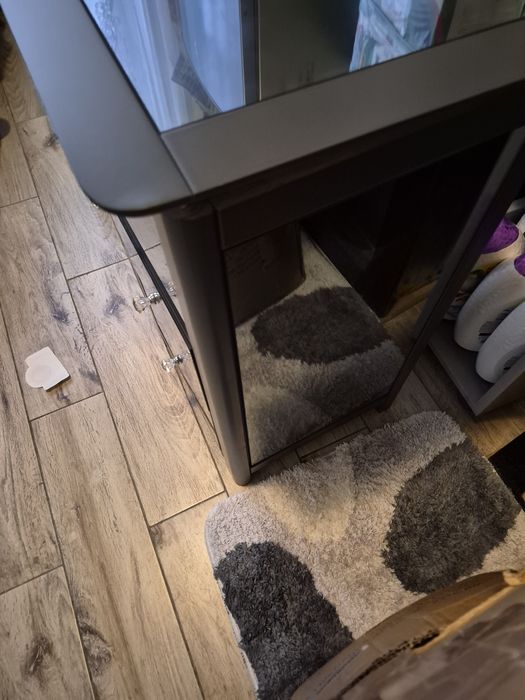 Toaletka z przyciemnianego szkla