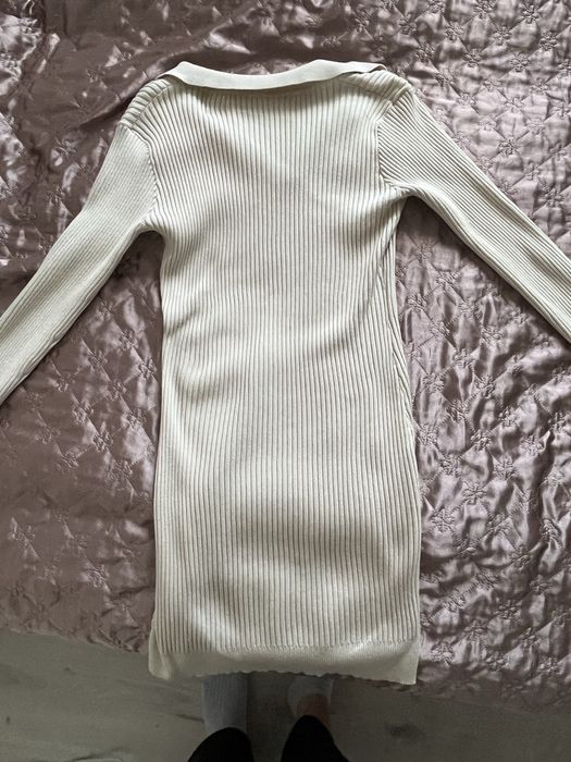 Dzianinowa sukienka kremowa