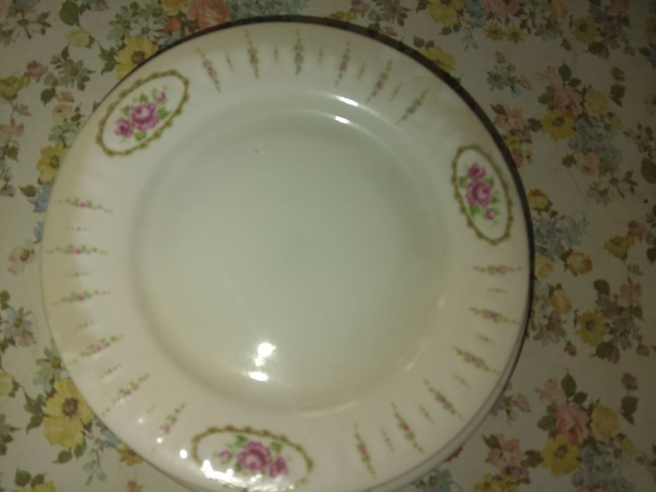 Продам 3 сервиза хорошего  качества и в полном обьеме.