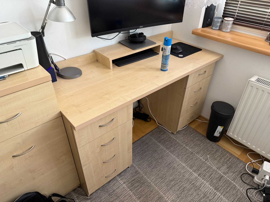 Biurko klon z szufladami i podstawką na monitor
