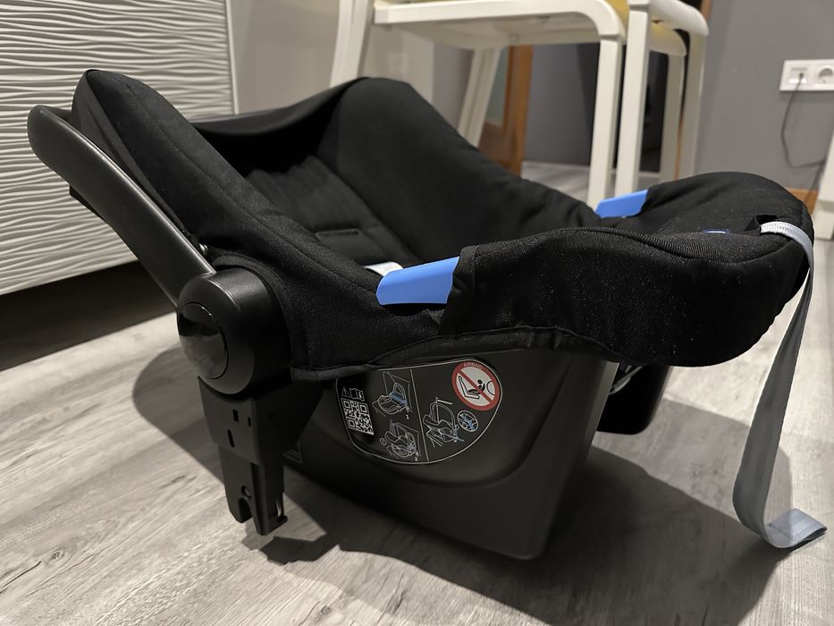 Ovo Chicco Kaily c/ base para automóvel