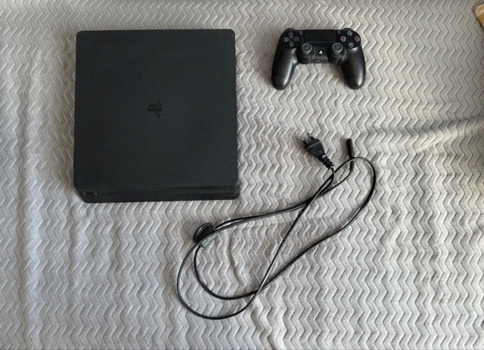 Playstations 4 + ea fc 25