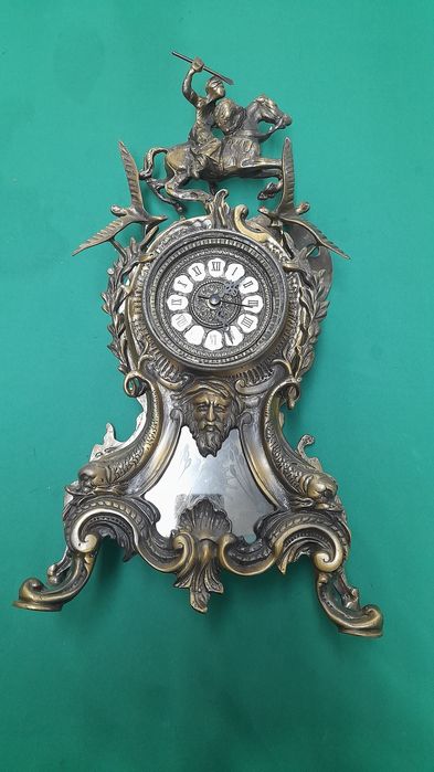 Relogios em ferro de pilhas