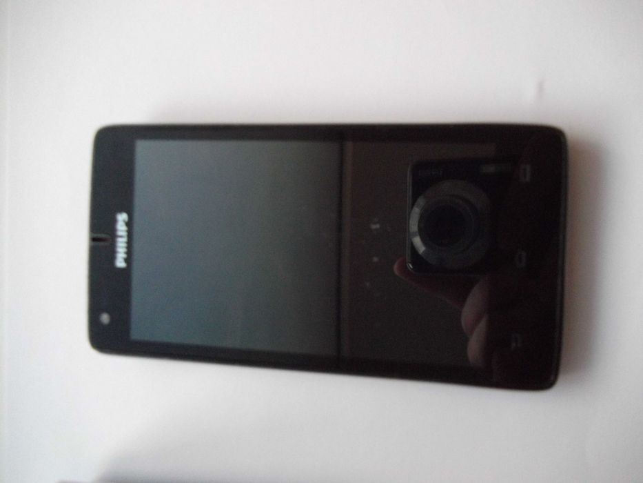 Смартфон Philips Xenium W737