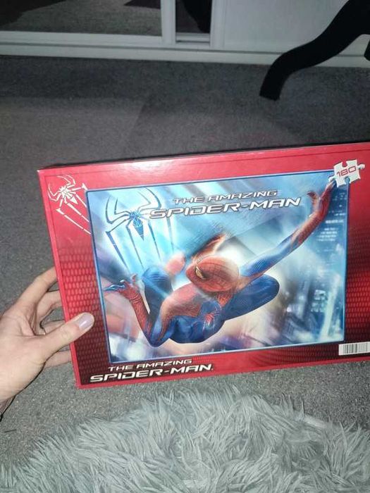 Puzzle Spider-Man marki Clementoni. Od 7 roku życia. 180 elementów