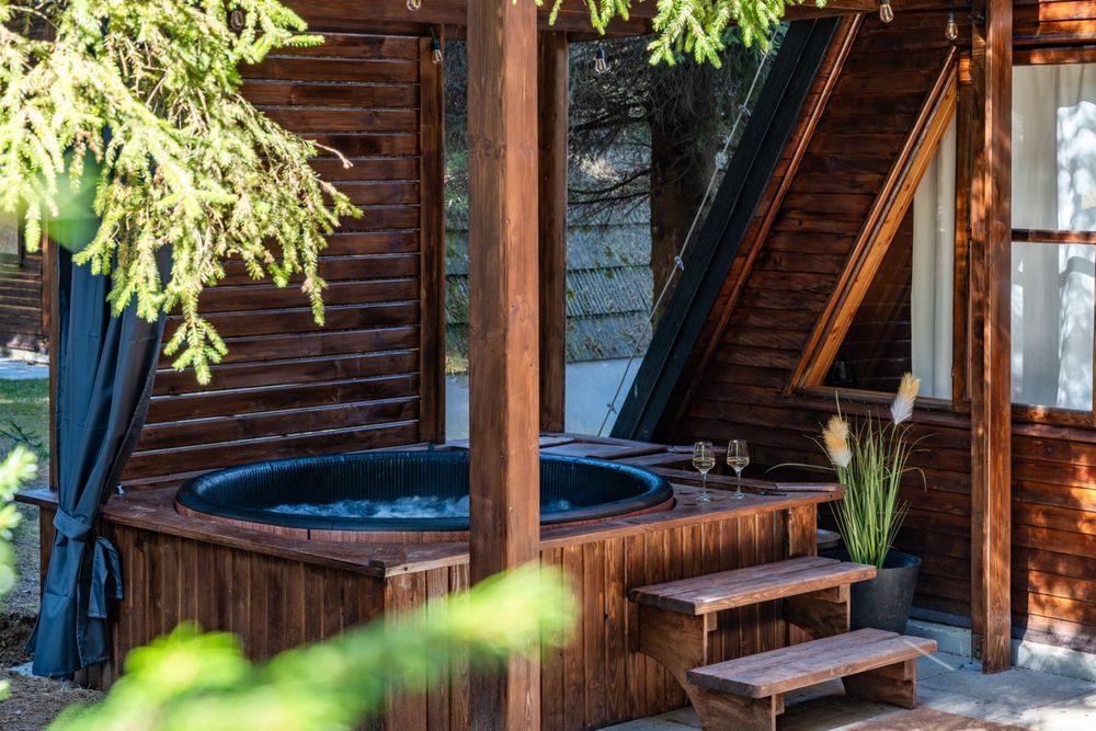 Święta, Wielkanoc domek z jacuzzi w lesie z widokiem na relaks i sport