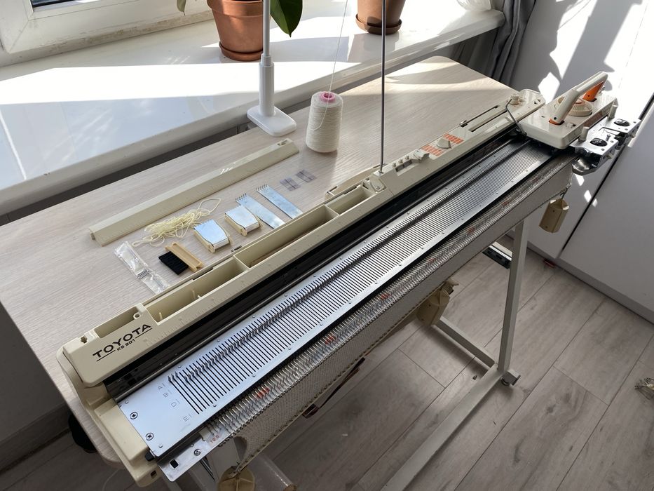 Вʼязальна машина Toyota ks 901, 5 класу (вязальна, тойота)