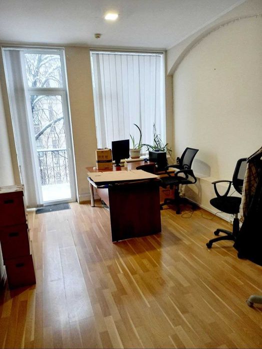 Ярославів Вал 21-Г  Центр Золоті Ворота Простора (229 кв м)