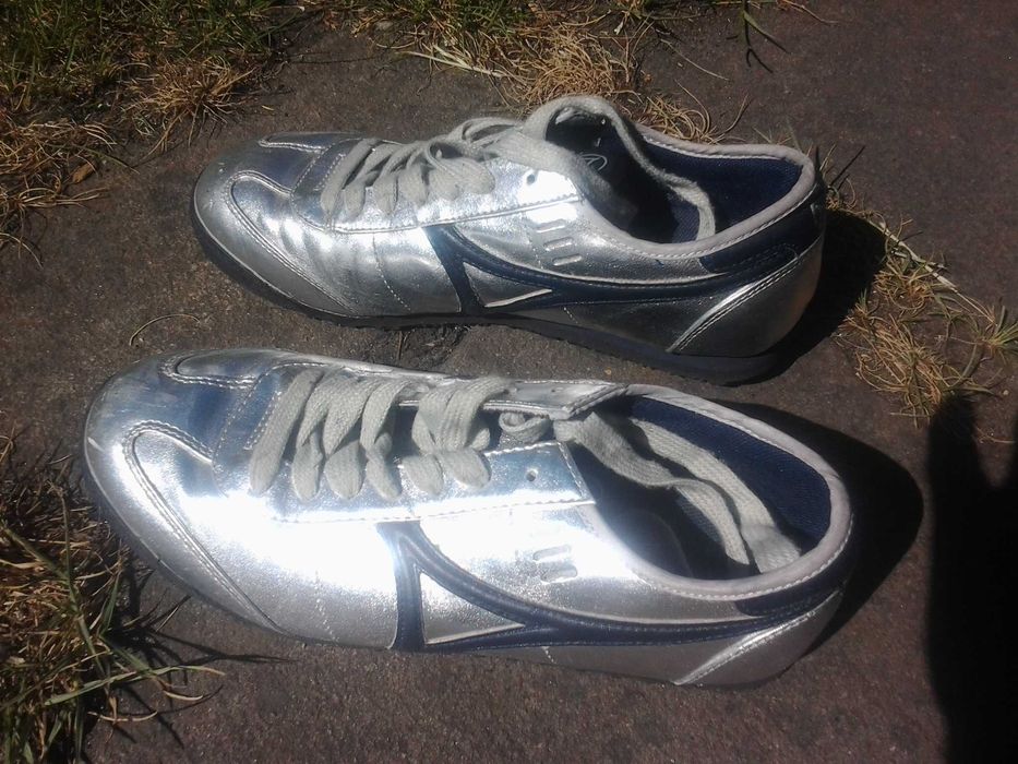 Buty sportowe firmy Diverse srebrne