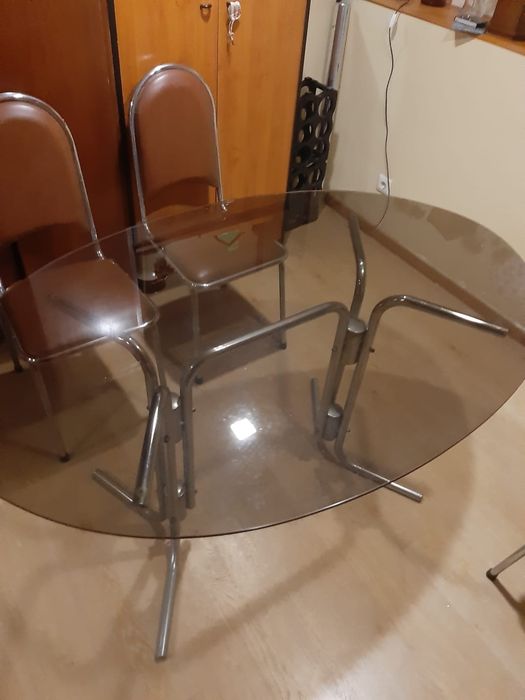 Mesa de vidro oval