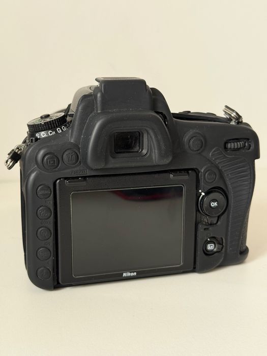 Nikon D750 (corpo) + capa de silicone, excelente estado