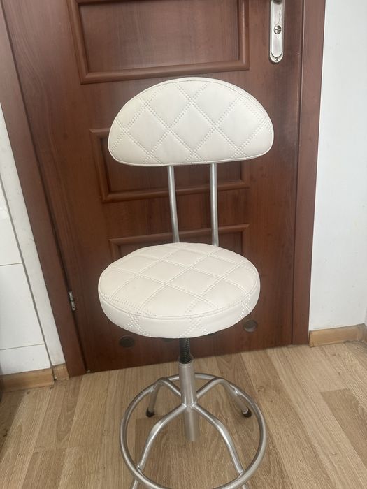 okragly taboret roboczy