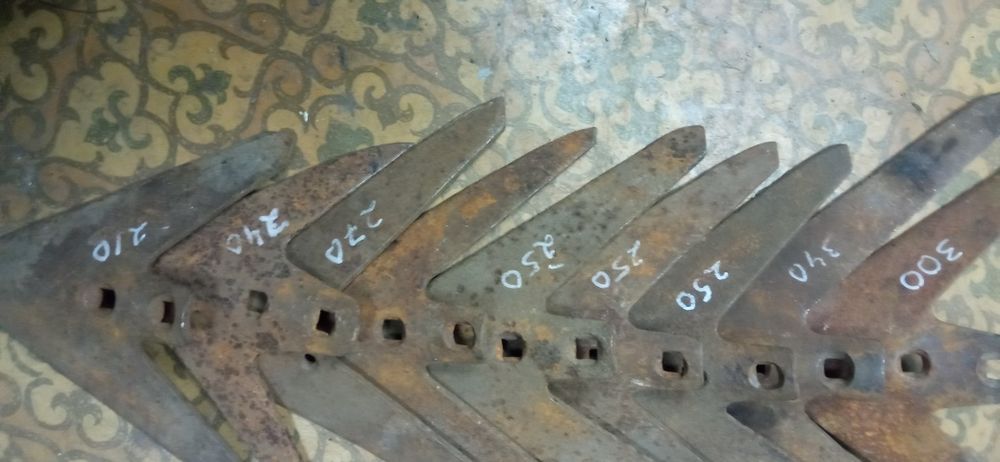 Стріли на просапний культиватор. Леміші.