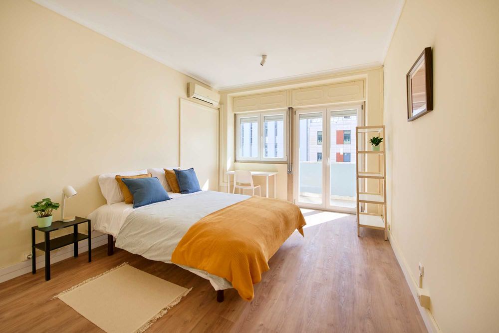 Sunny Balcony Room - Marquês Pombal Co-Living