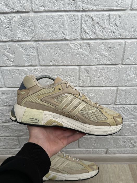 Кросівки Adidas Response CL
