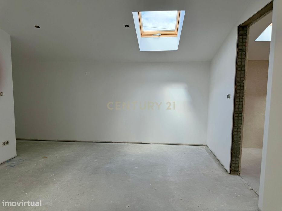 Moradia T3 totalmente remodelada | Lote 1.933m² | Alhadas, Figueira da