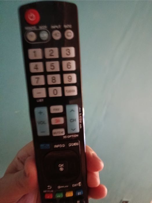 Pilot uniwersalny do telewizora