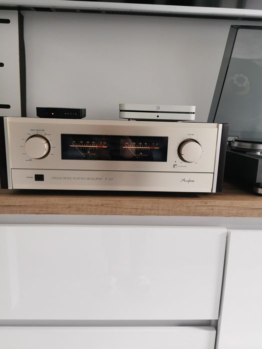 Wzmacniacz Accuphase E305