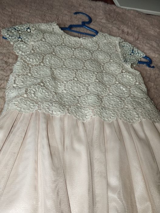 Biała letnia elegancka sukienka 128 dla dziewczynki
