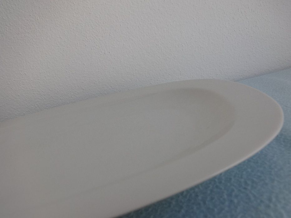 Travessa em loiça branca rectangular