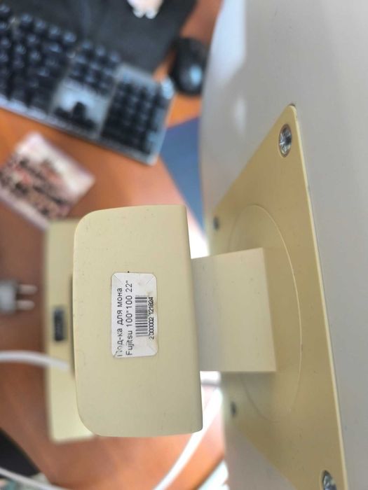Монітор 22" Fujitsu B22W-6 з колонками та поворотним екраном