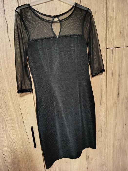 Elegancka czarna sukienka z połyskującej dzianiny / roz. 38