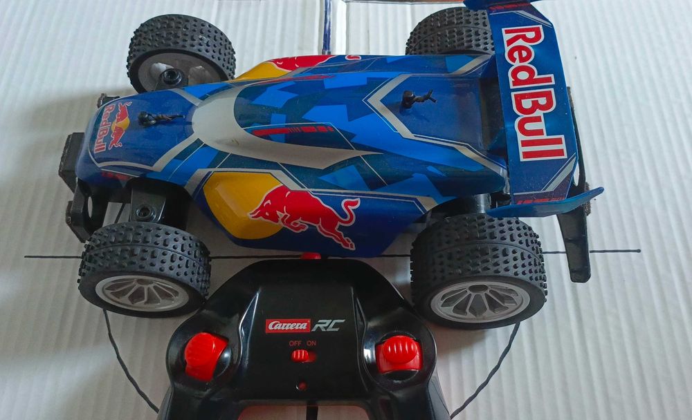 Samochodzik zdalnie sterowany Carrera RC red Bull Buggy model RC2