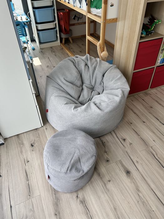 Szary fotel typu big bag + pufa