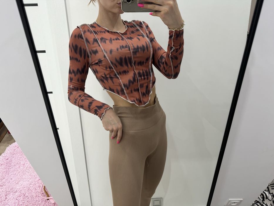Bluzeczka top crop bershka