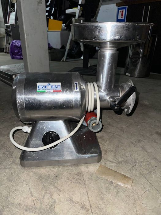 Продаю обладнання та меблі для кафе (комплект)